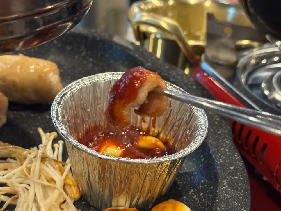 Spicy-sweet red sauce for dipping makchang
