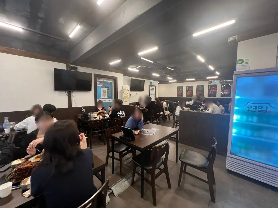 평일 점심 웨이팅 중인 매장 입구