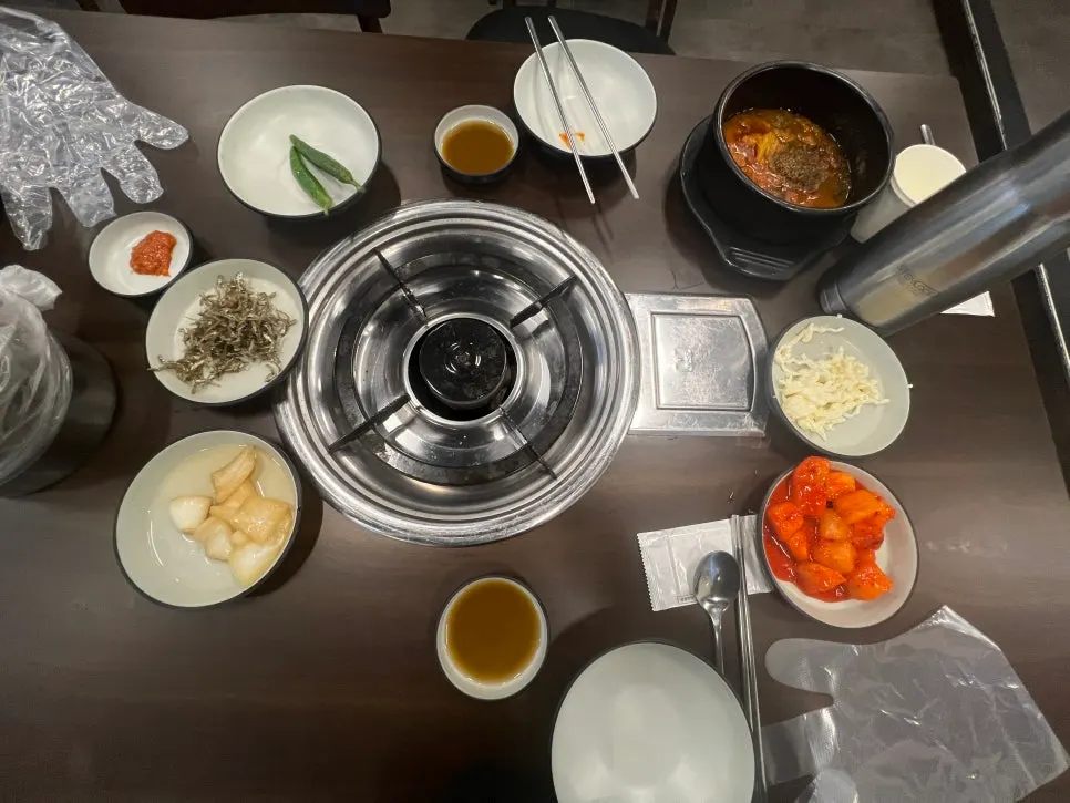 간장소스에 찍어 먹는 감자탕 살코기