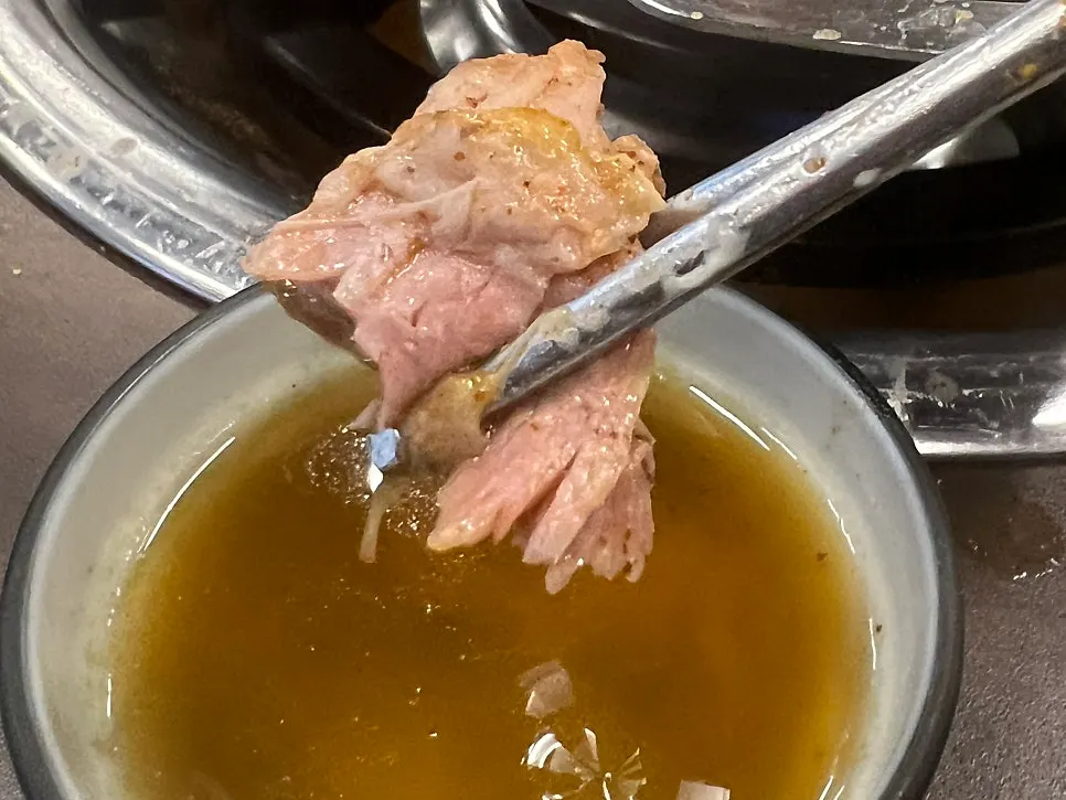발라낸 감자탕 살코기 접시