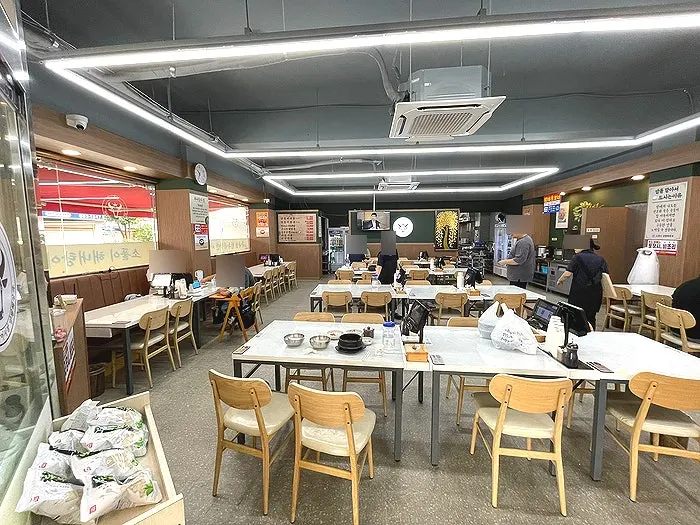 Spacious, comfortable dining hall seating