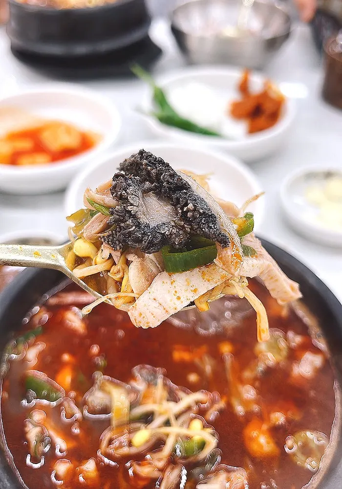 Haenaetang packed with bean sprouts and innards