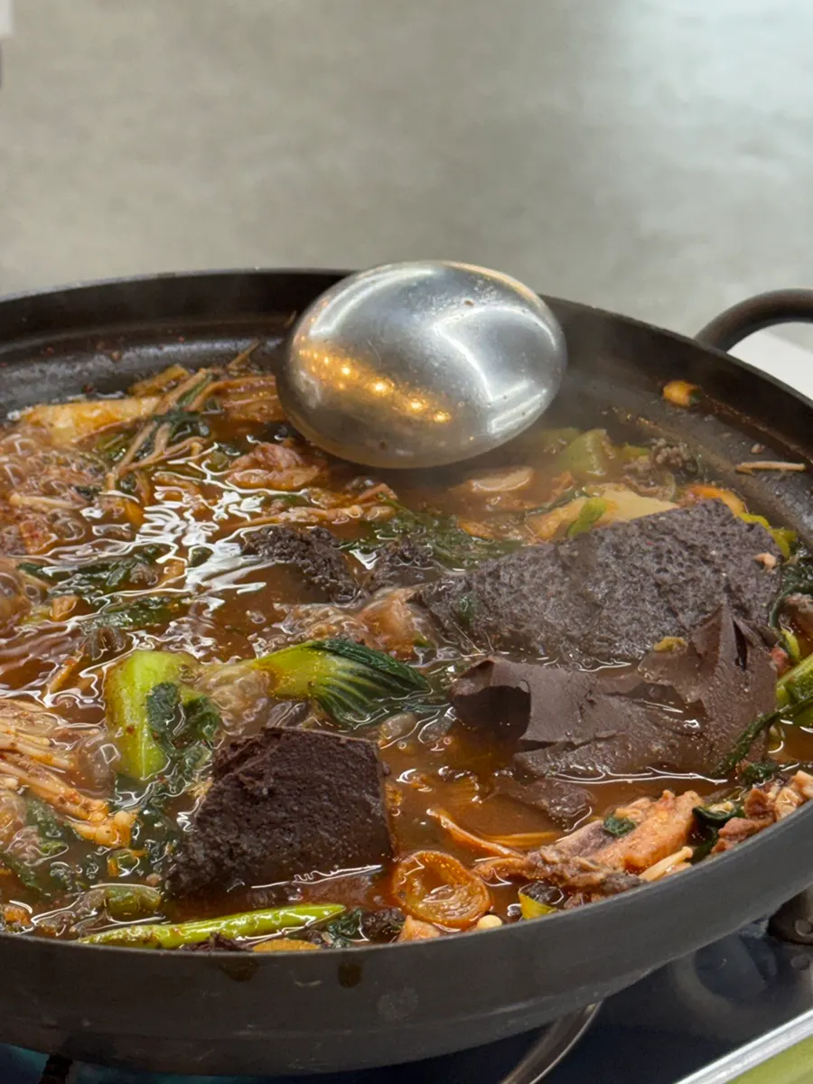 Hot pot boiling with added sundae