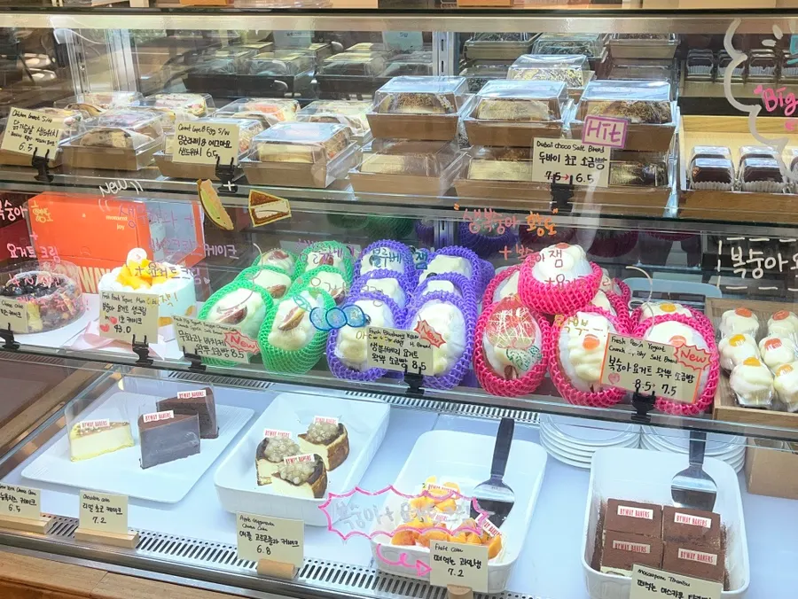 Bakery display case and shelves