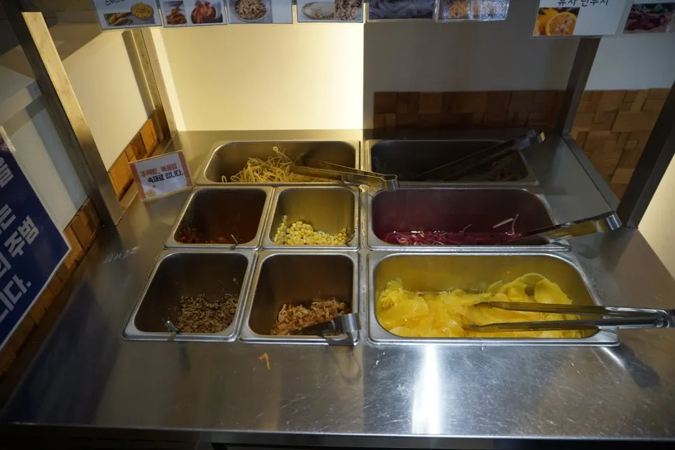 Self-service bar untuk pelanggan yang memesan tteokbokki