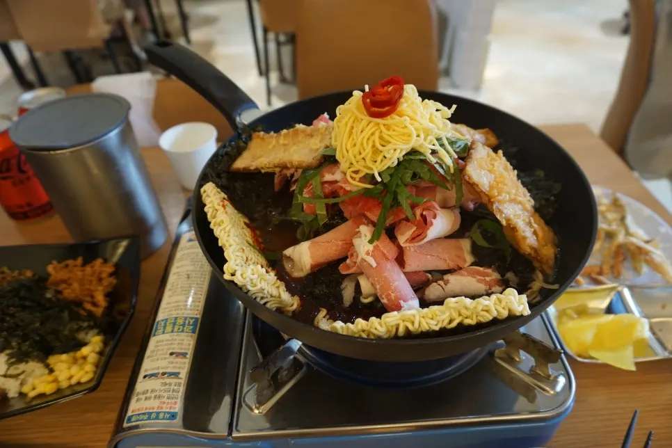 Wando rock laver brisket tteokbokki dan menu pendamping