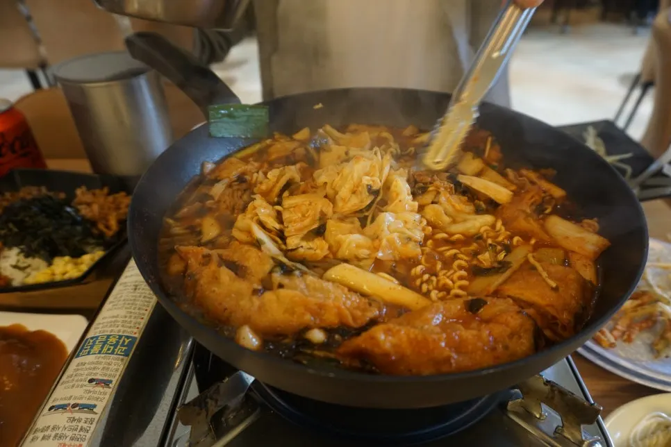 Tteok kenyal yang menyerap kuah