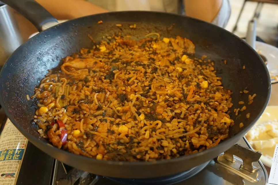 Nasi goreng penutup dengan minyak wijen