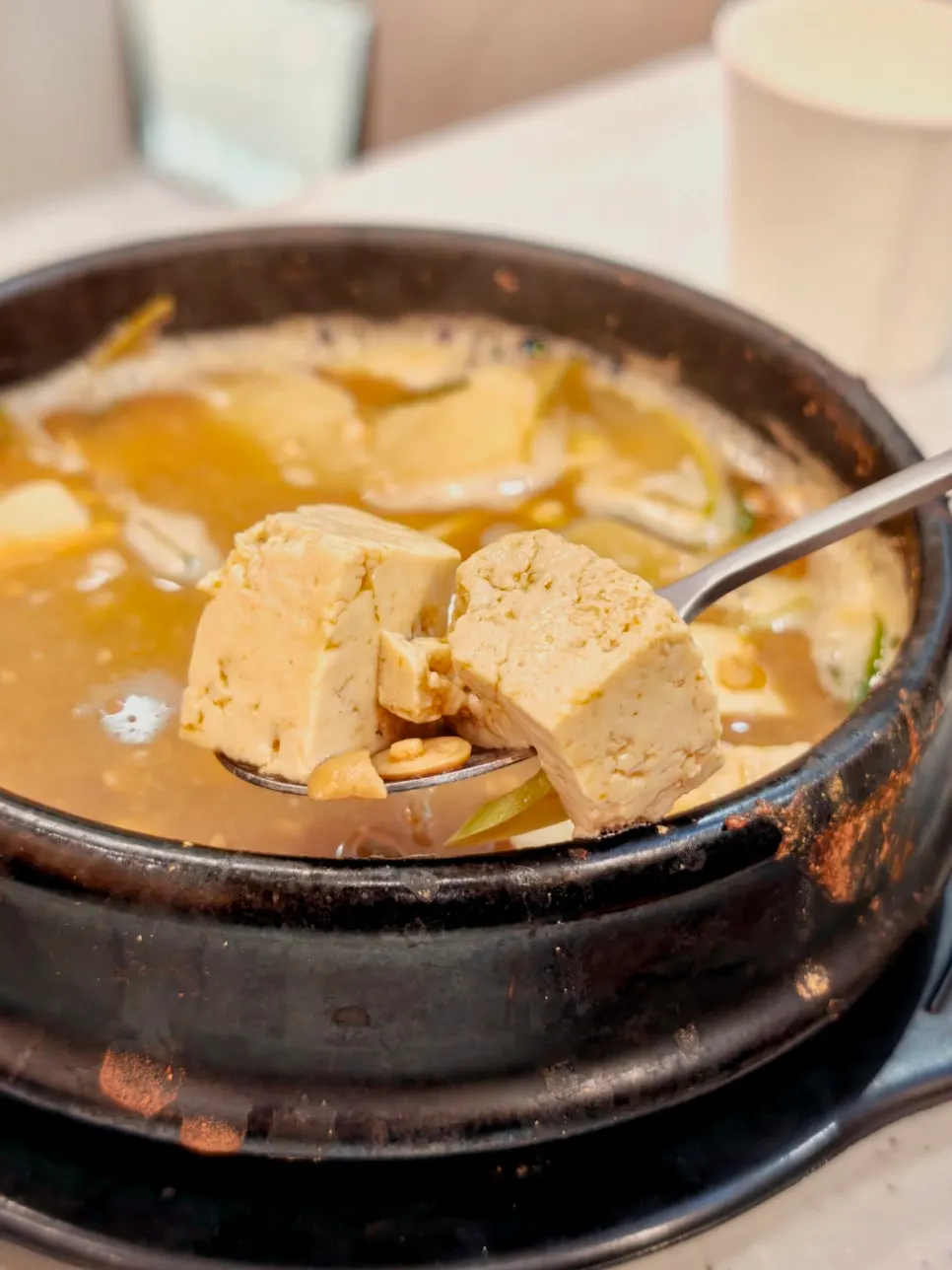 두부 감자 우렁이 든 된장찌개