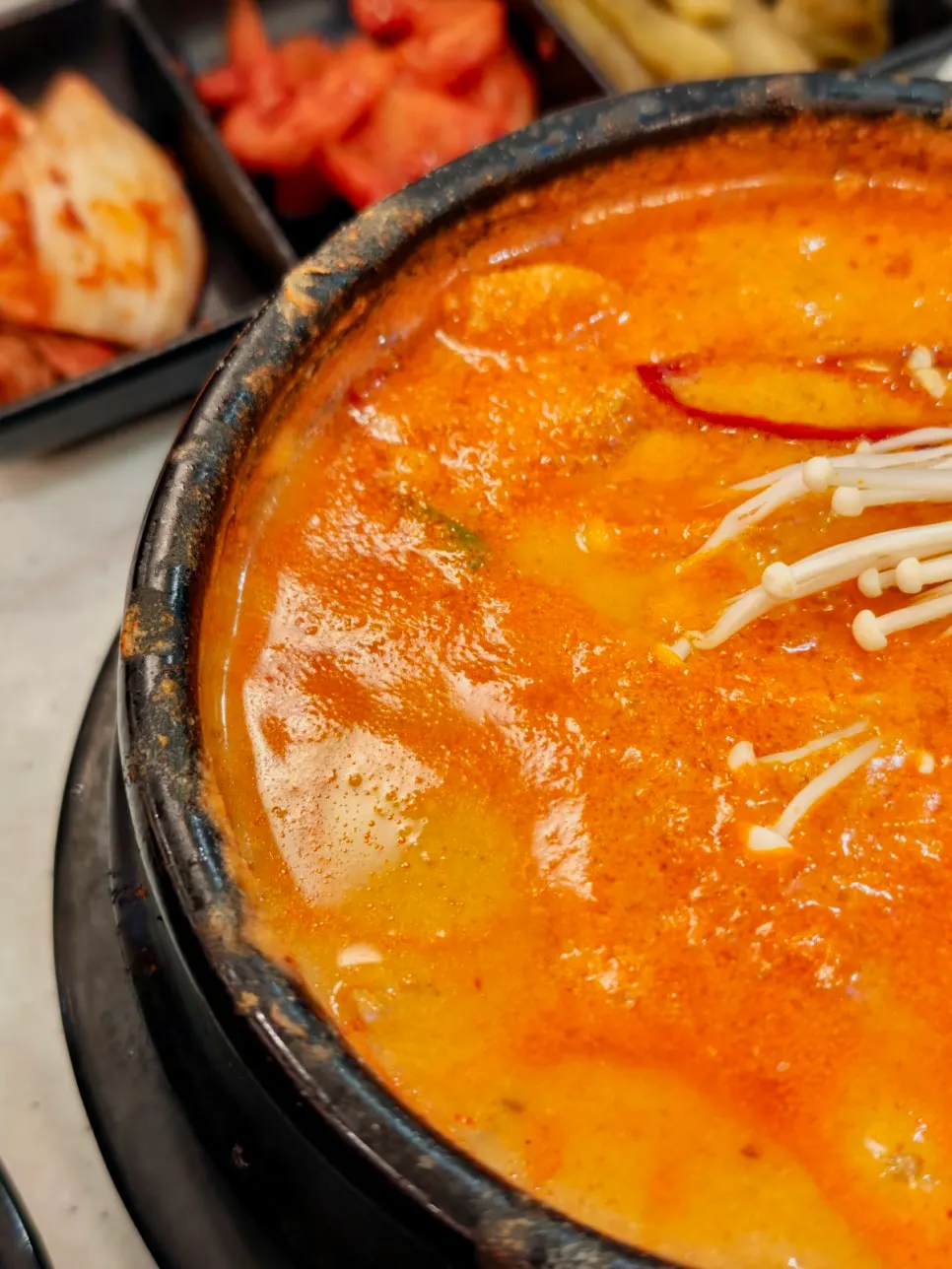 곤드레돌솥밥 곁들임 비지찌개
