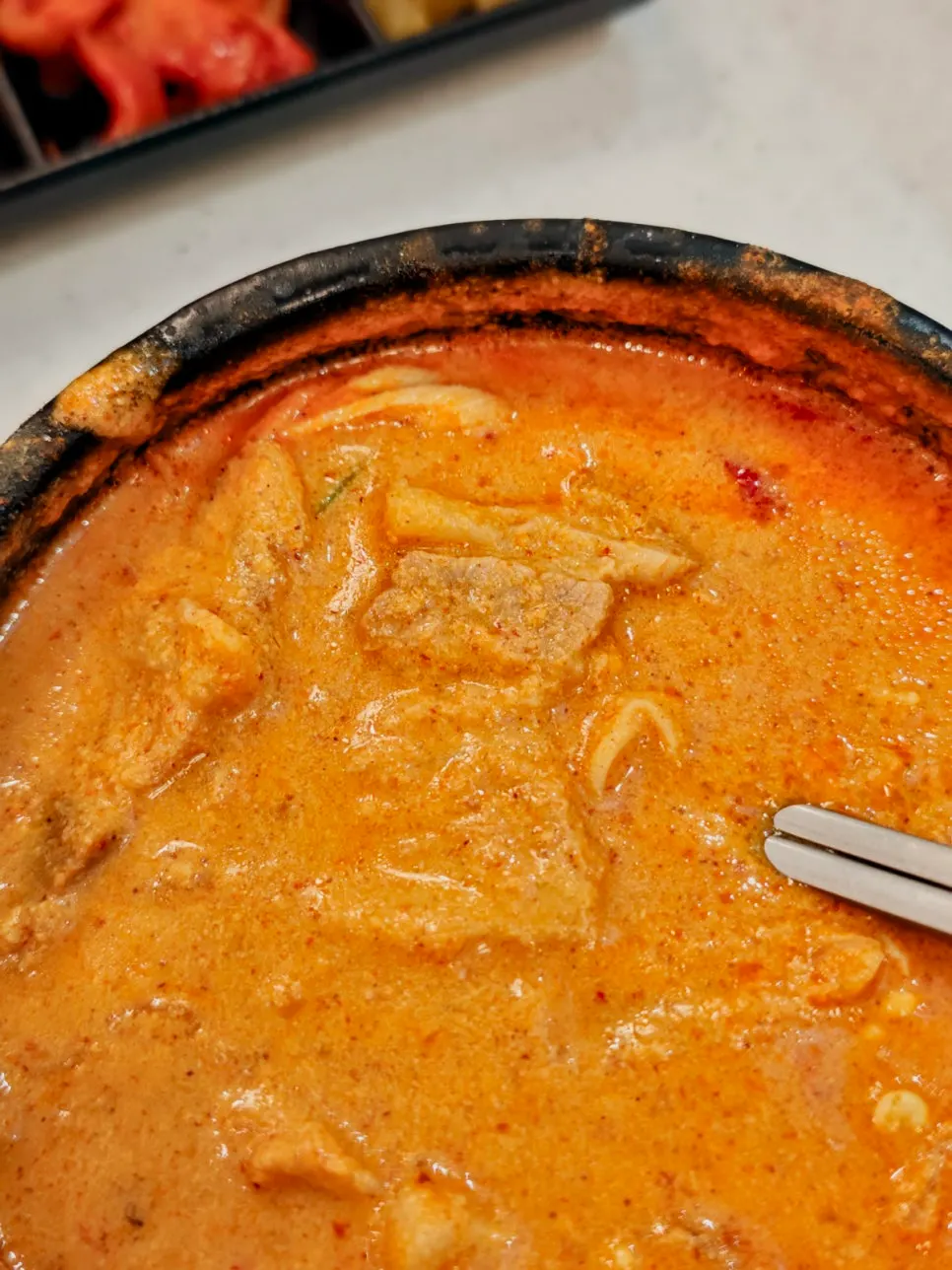 돼지고기를 넣은 얼큰한 비지찌개