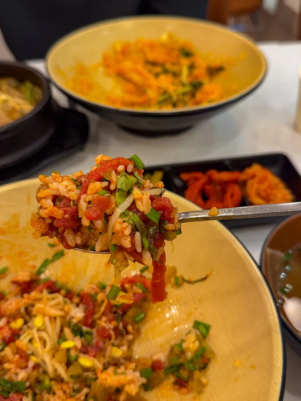 알록달록한 육회비빔밥 구성