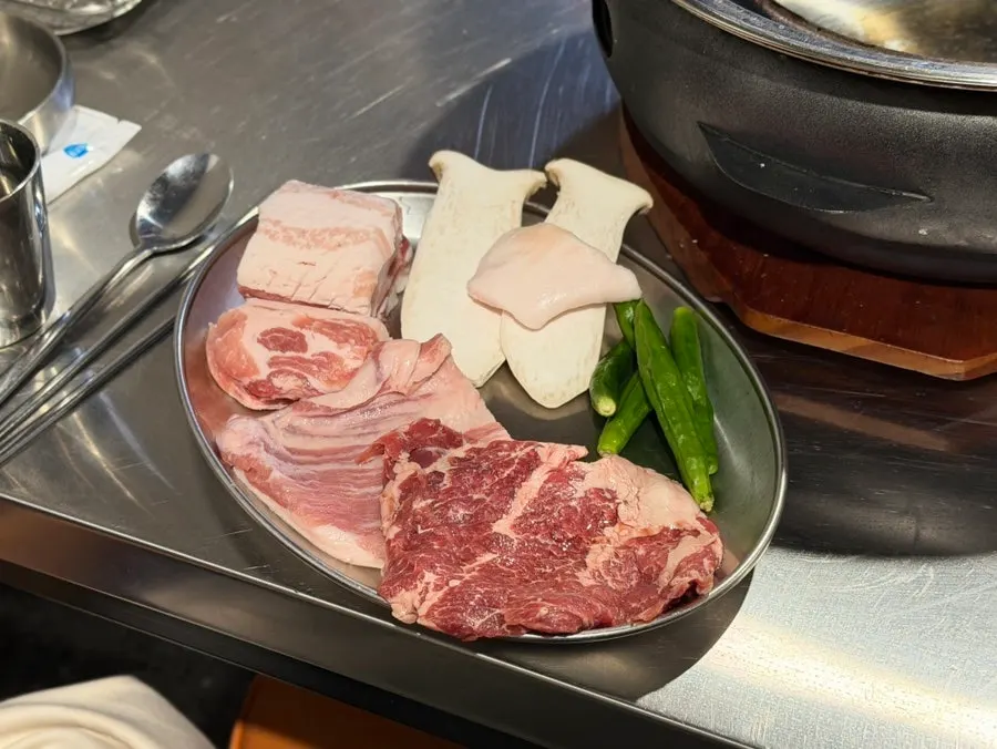 Assorted grilled meat included in Set A
