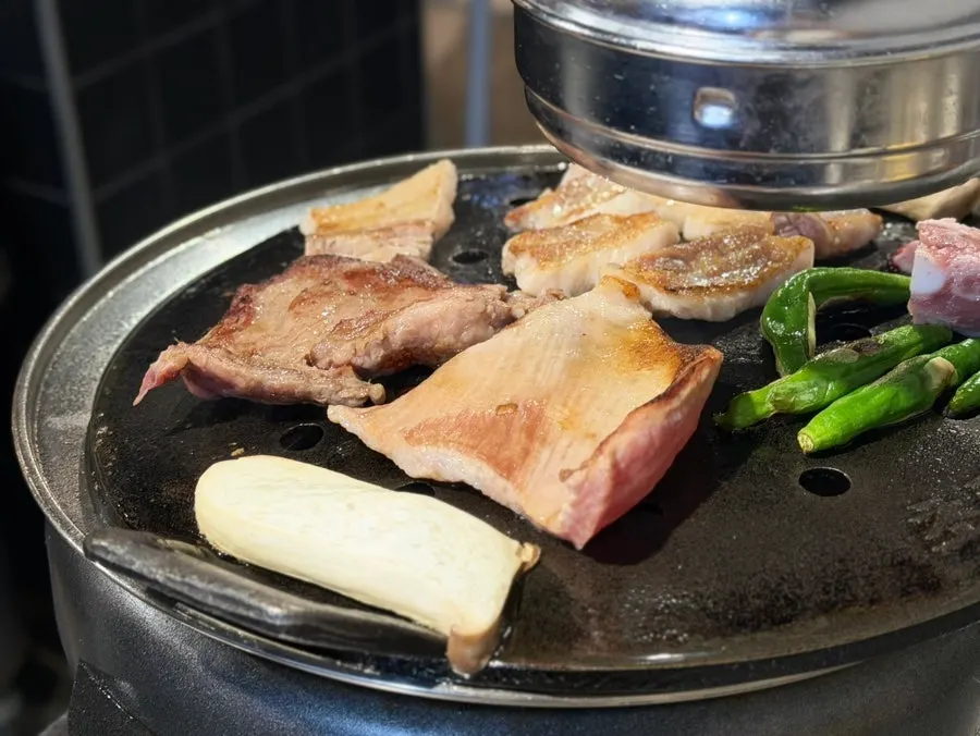 Fresh short rib grilling on the plate