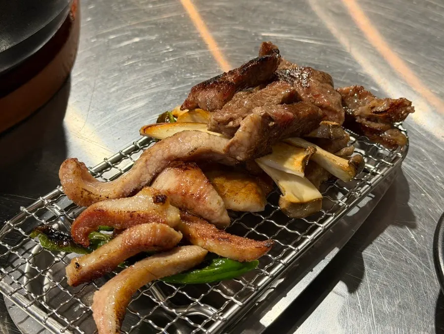 Grilled cuts sliced into bite-sized pieces