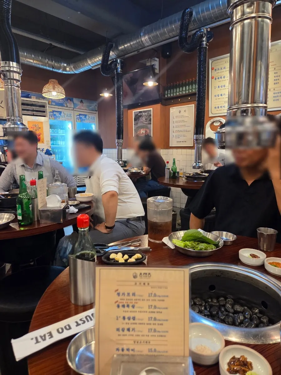 Table setting and grill at Dongnaejeong