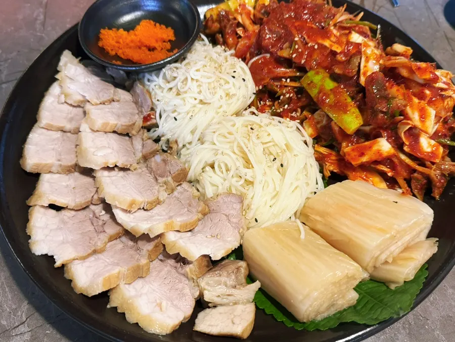 부치곰 생골뱅이무침보쌈 한 상