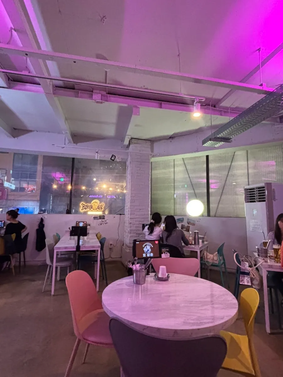 Ho Samchon interior suited to group guests