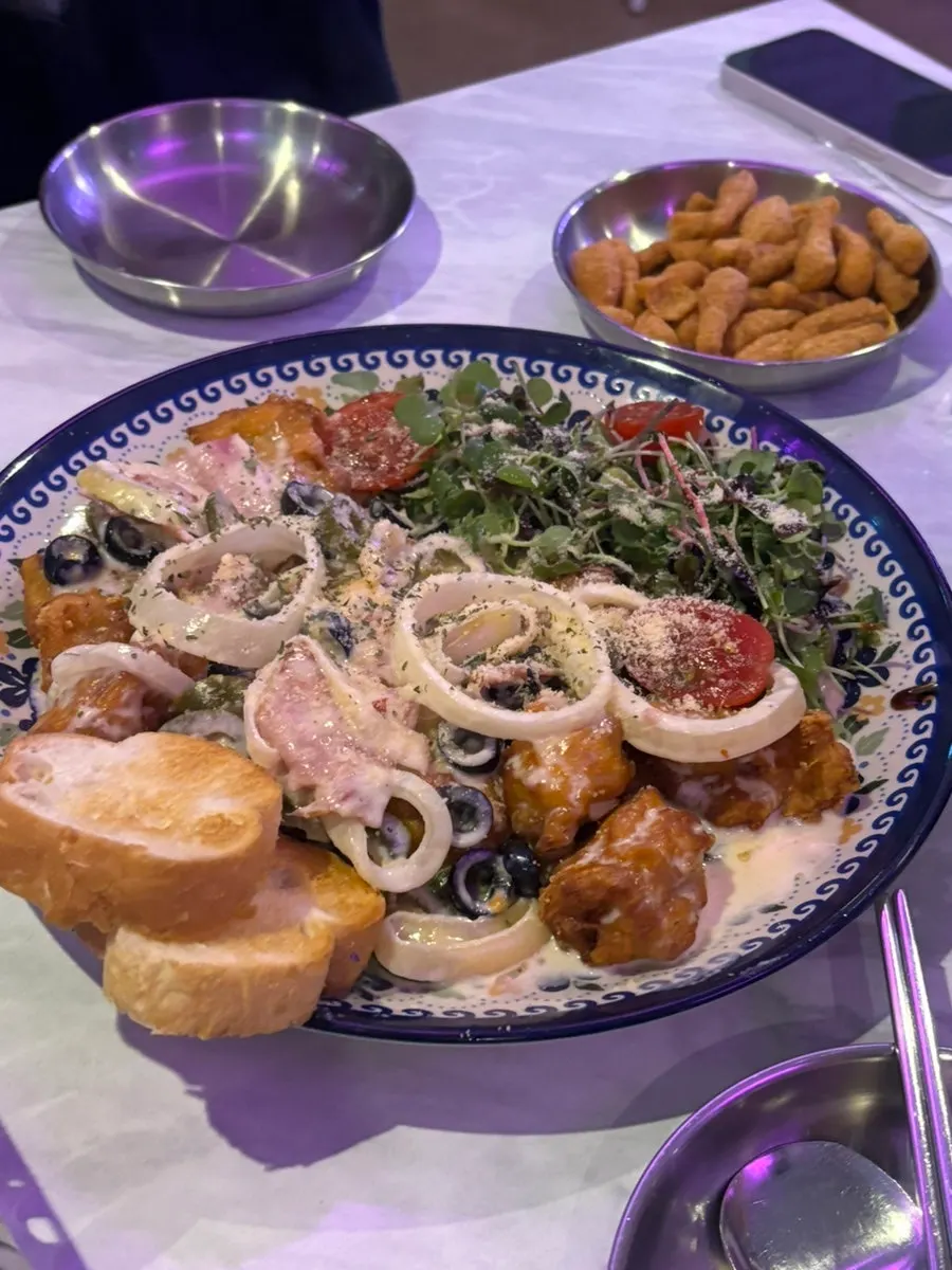 Cream jjamppong with seafood and udon noodles