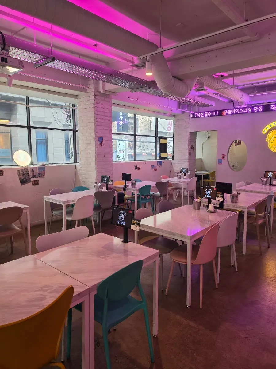 Pink lighting interior at Ho Samchon