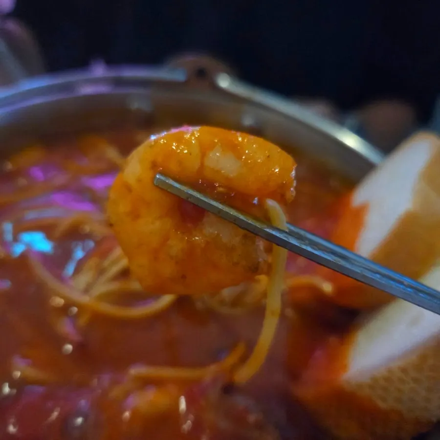 소세지와 새우가 든 토마토 파스타