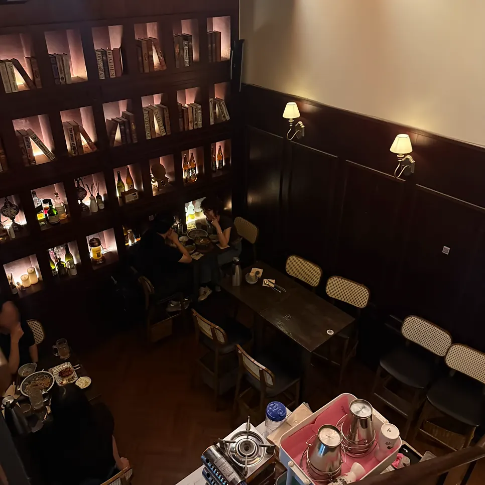 Seating divided into zones at Nani Byeolgwan
