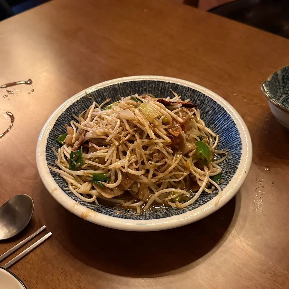 Pork and bean sprout stir-fry loaded with sprouts