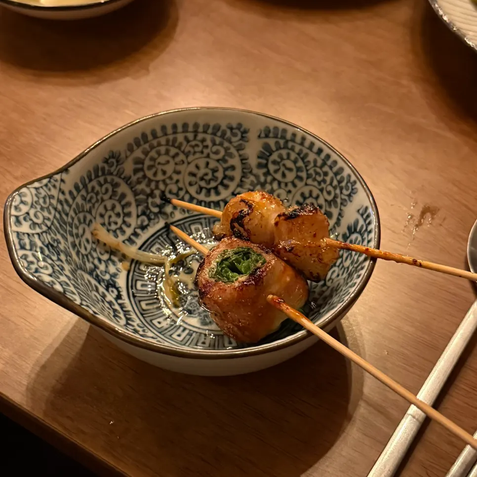 Izakaya dishes and drinks shared among three friends