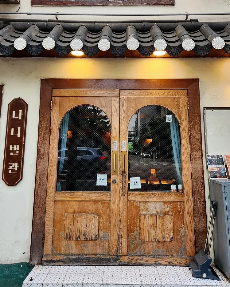 입구에서 바라본 나니별관 영등포점 내부