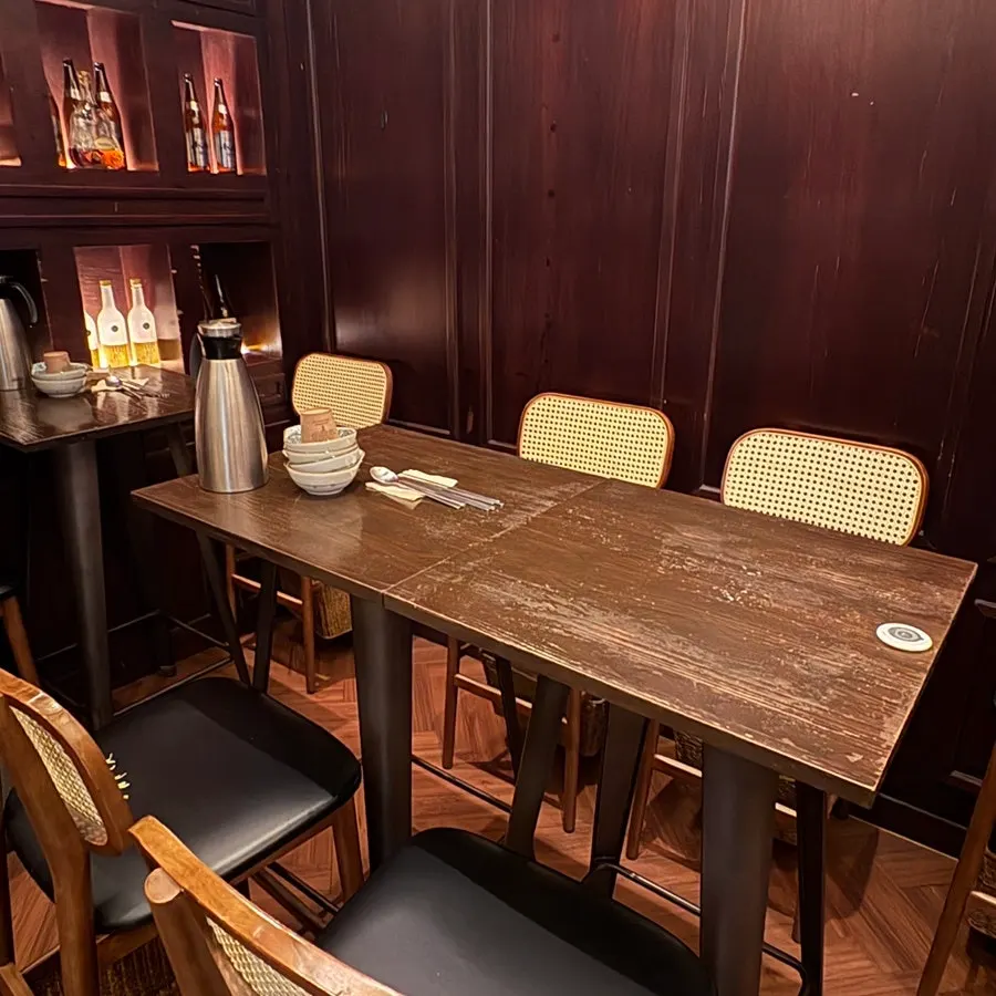 Table seating at Nani Byeolgwan Yeongdeungpo Branch