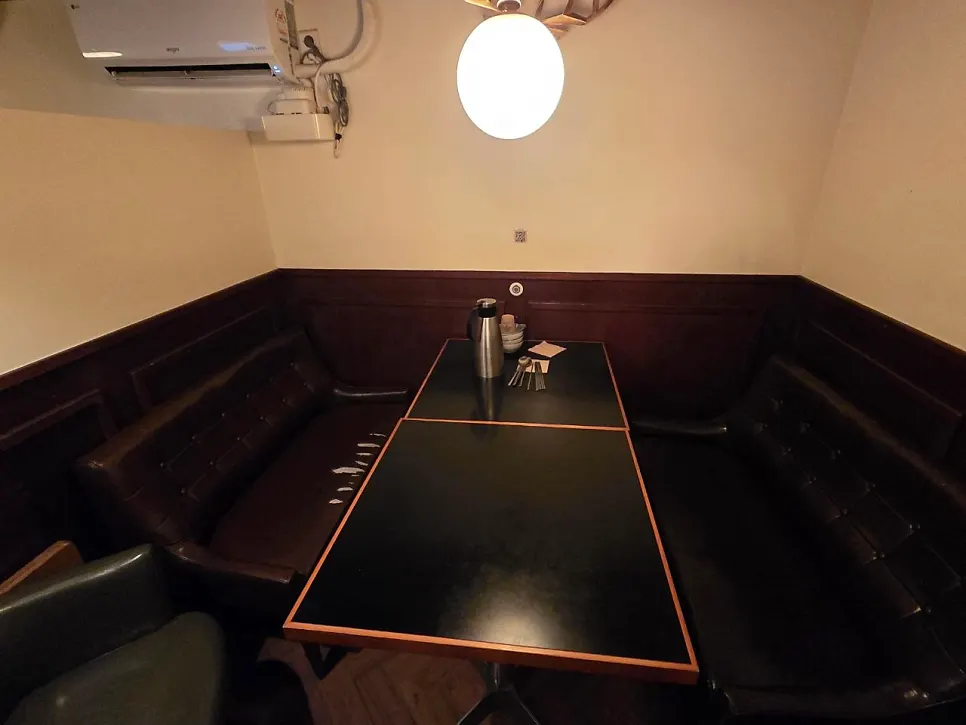 2F tables and private room at Nani Byeolgwan Yeongdeungpo Branch