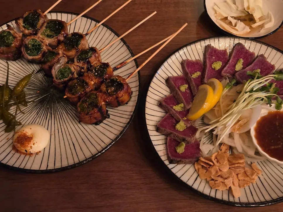 Table with the three ordered dishes