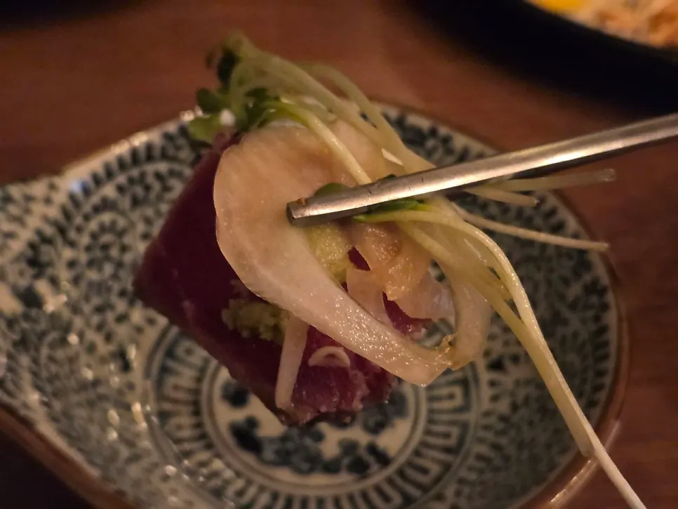 Picking up a piece of beef tataki