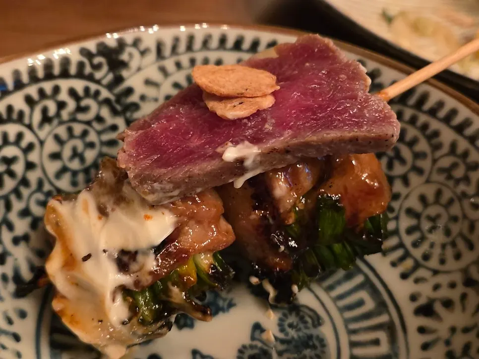 Plump, well-grilled beef intestine skewer