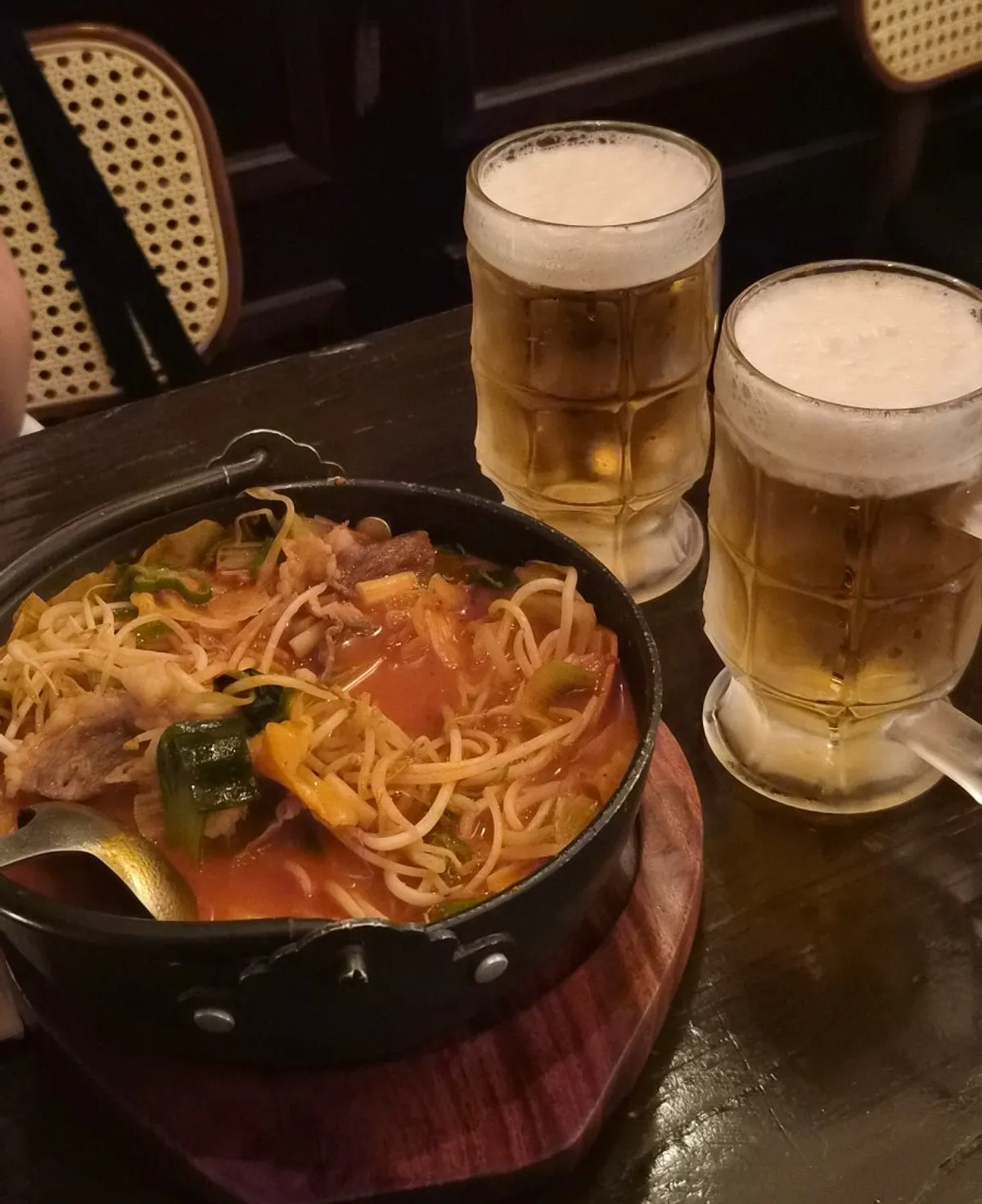 A full spread of chicken skewers, draft beer, and beef brisket nabe