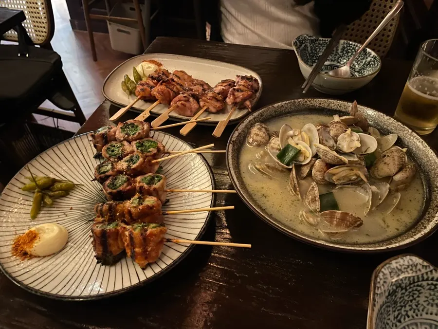 직화로 구워낸 나니별관 수제 꼬치 플레이트