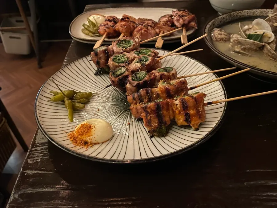 닭꼬치와 삼겹쪽파꼬치 클로즈업