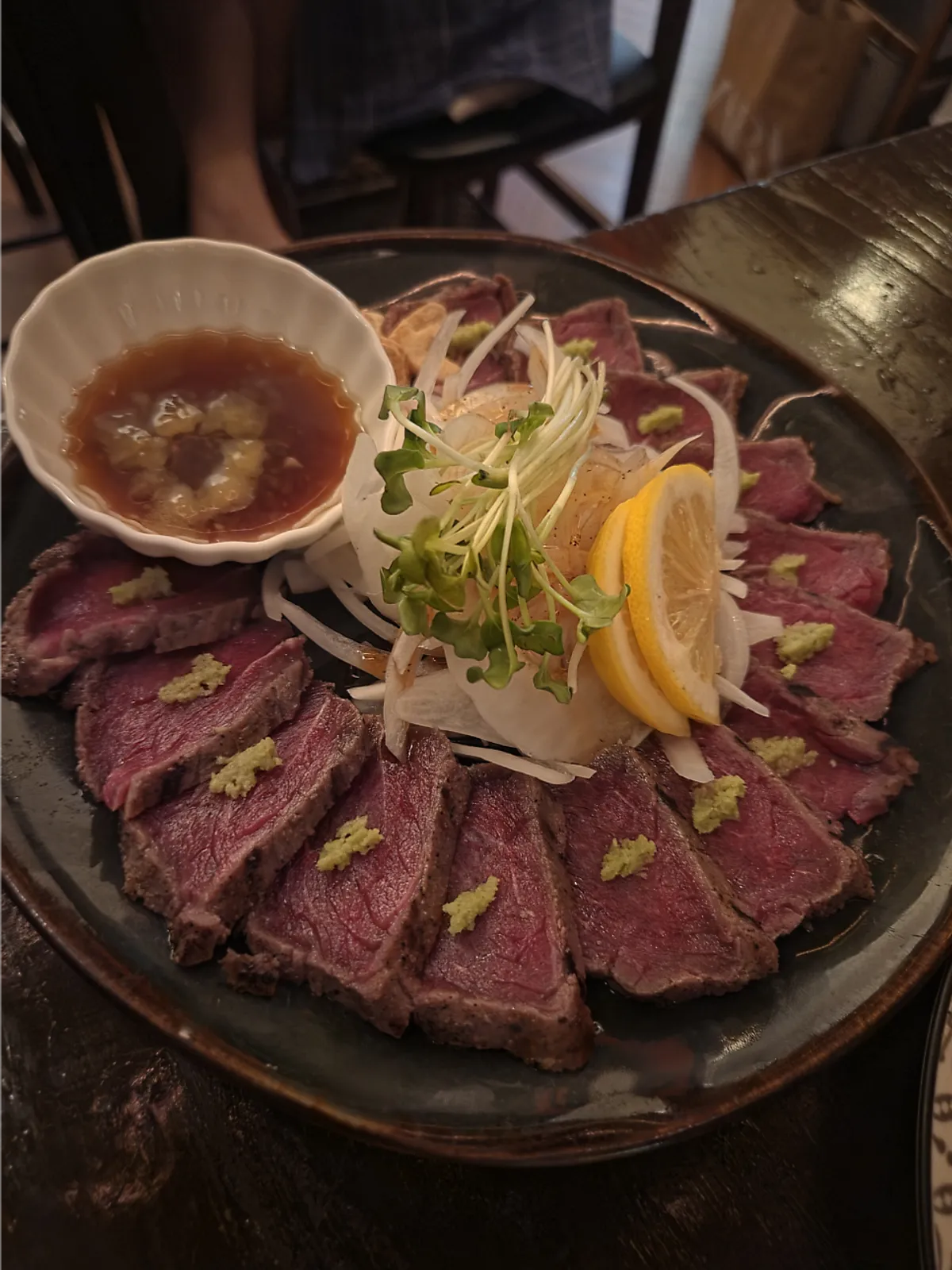A plate of juicy beef intestine skewers