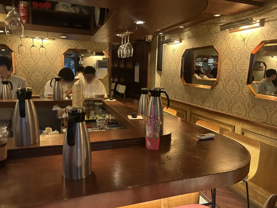Bar table seating at Nani Byeolgwan Yeongdeungpo Branch