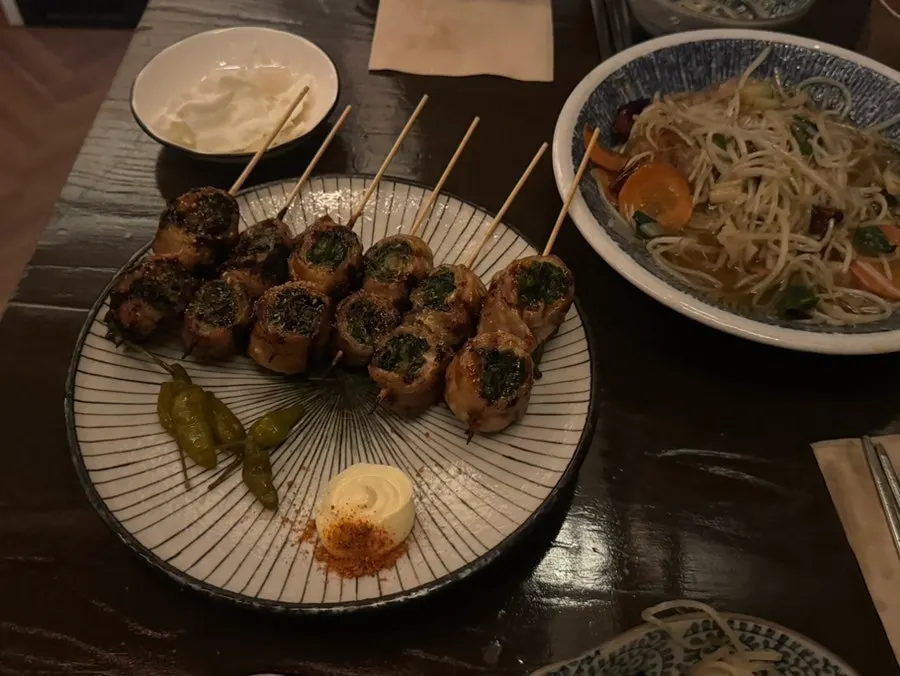 푸짐하게 담긴 삼겹숙주볶음