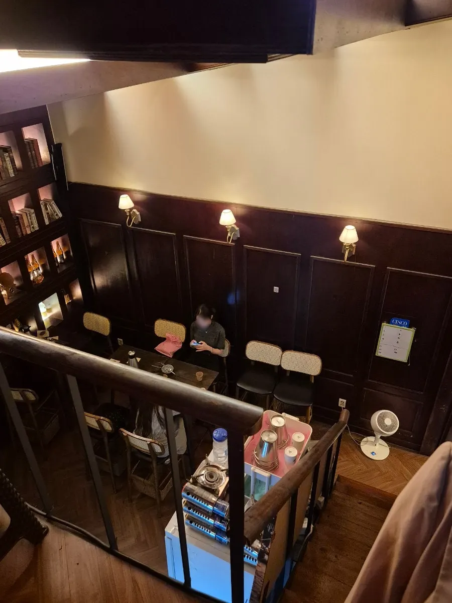 Seating further inside the 1st floor of Nani Byeolgwan Yeongdeungpo Branch