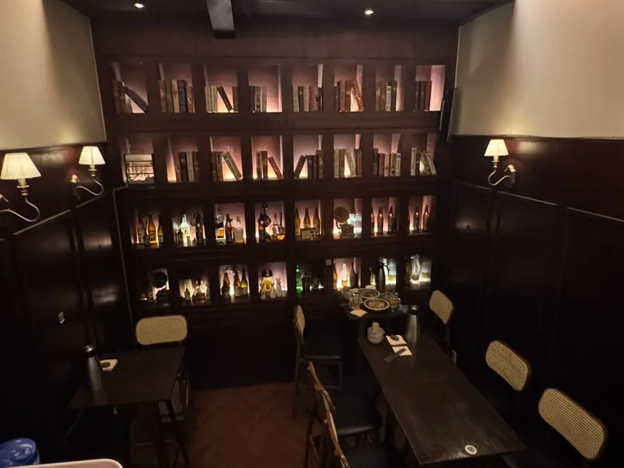 Great-vibe table seating area inside Nani Byeolgwan