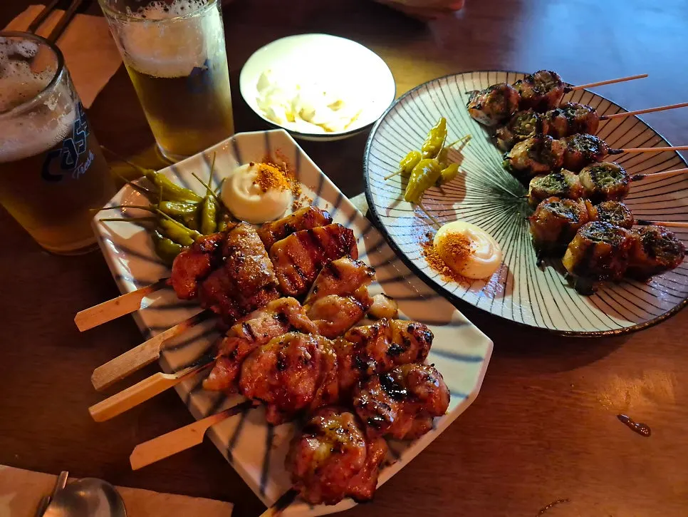 Skewers and beer spread at Nani Byeolgwan Yeongdeungpo Branch