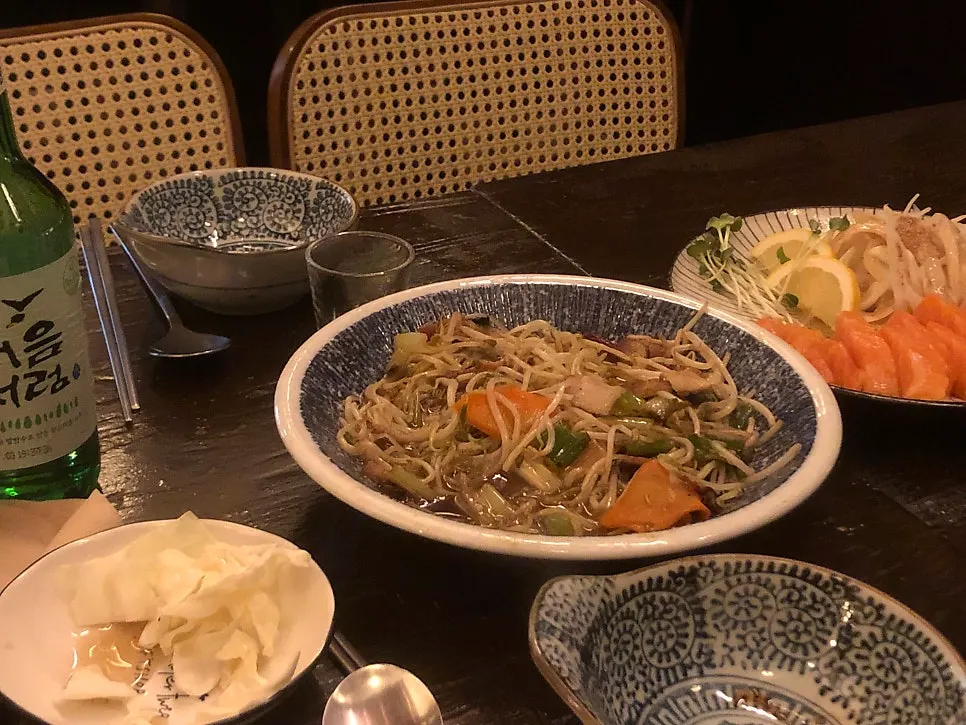 Pork belly yaki udon with pork belly and bean sprouts