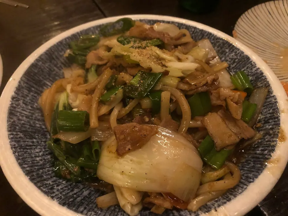 Stir-fried pork belly with plenty of bean sprouts