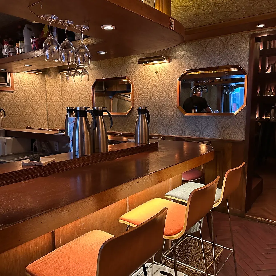 U-shaped bar counter inside Nani Byeolgwan