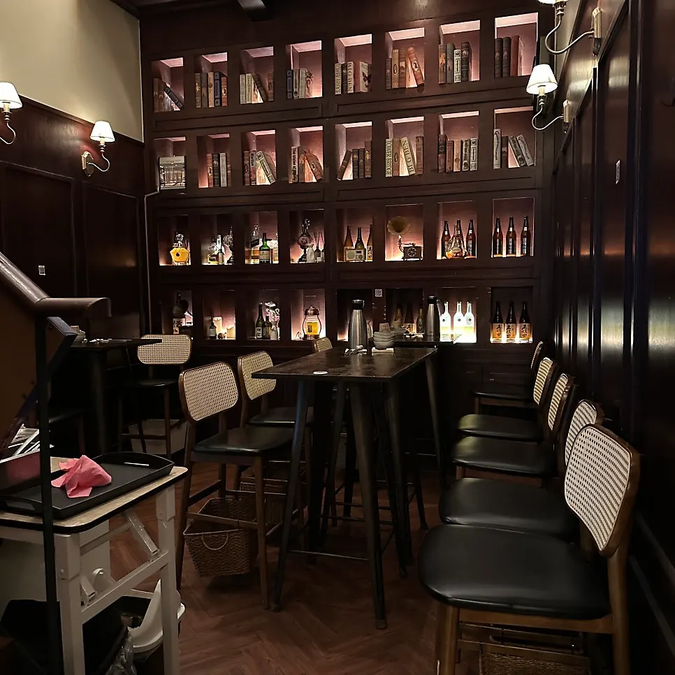 Tables for 2 to 4 people with upscale bar-style interior