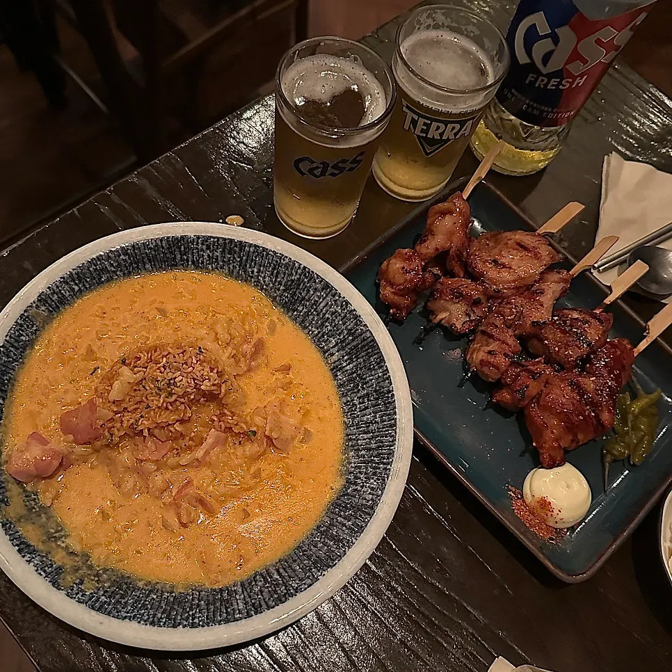 A plate of chicken skewers at Nani Byeolgwan