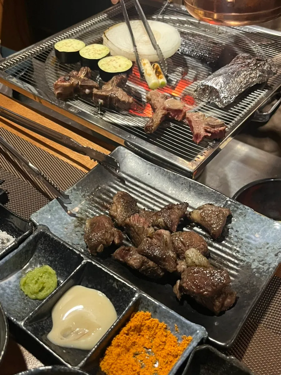 알맞게 익힌 양고기 구이