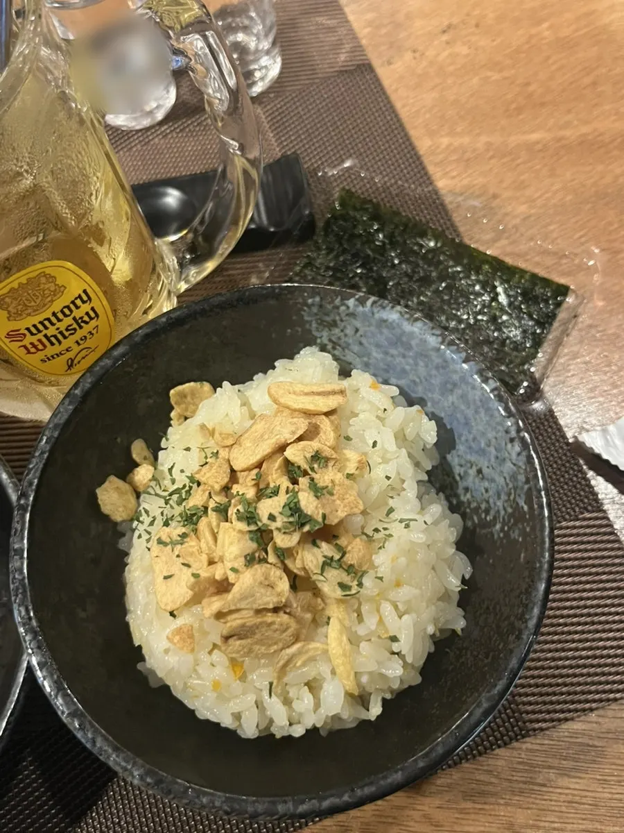 사이드로 주문한 마늘밥